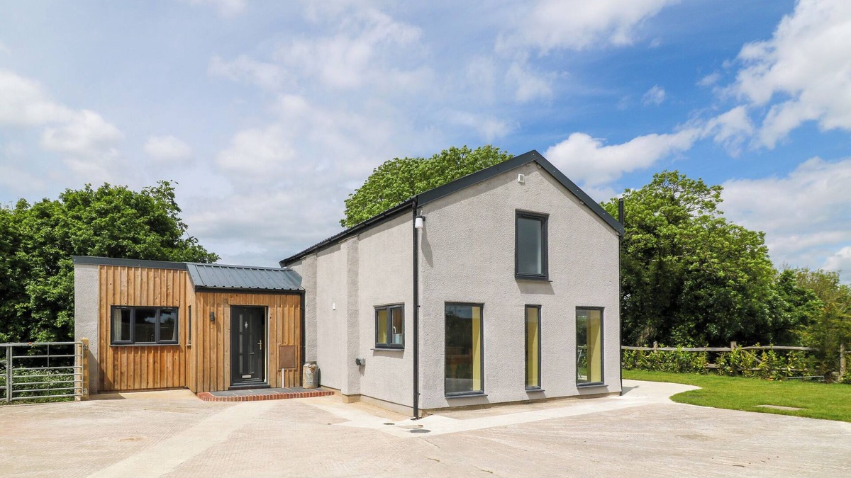 Black Torrington Cottage | MUDDY UDDERS DAIRY, pet friendly, with a garden in Halwill Junction