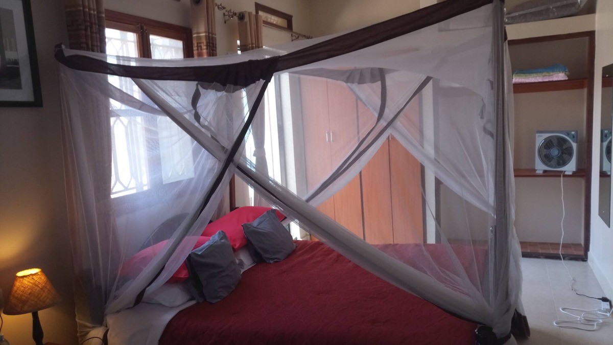 Entebbe Apartment | Mugagas cozy ome with a view. It is located 100m from the UN Base in Entebbe.l