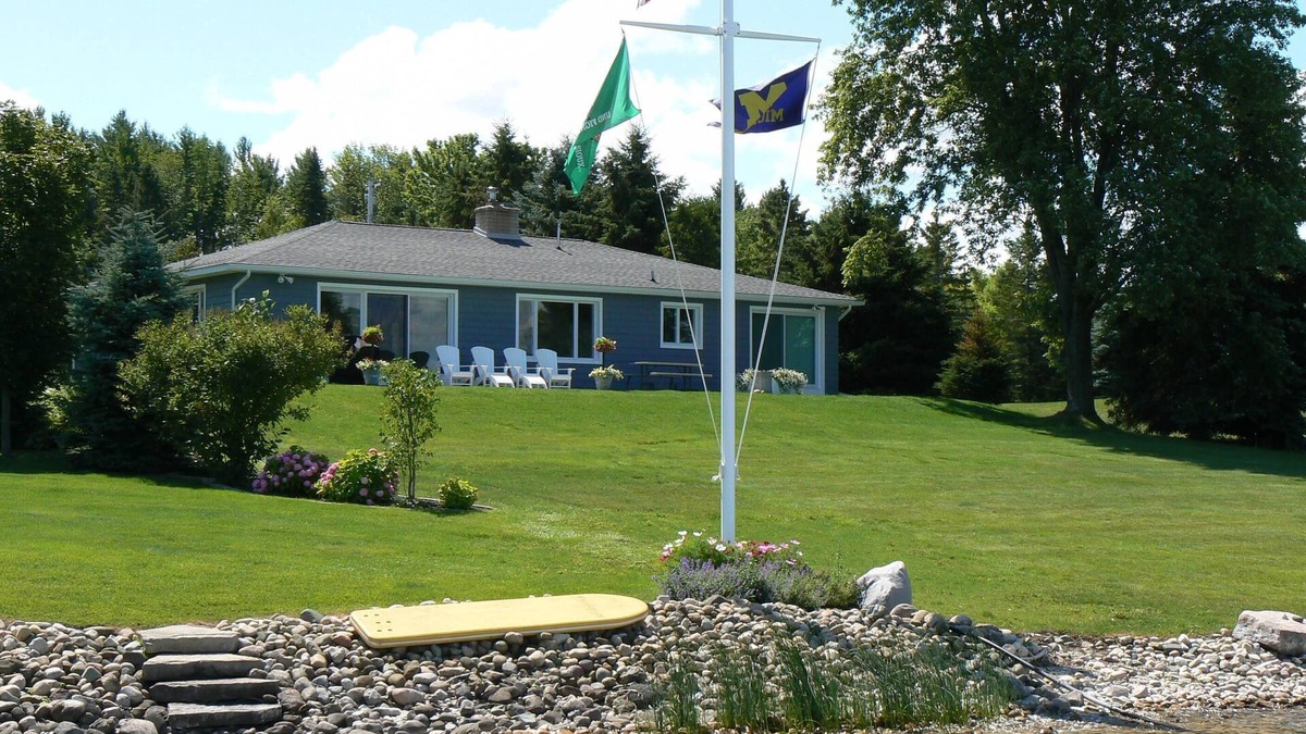 Cheboygan Cottage | Mullet Lake Cottage ⭐️ Beautiful Sunsets❤️