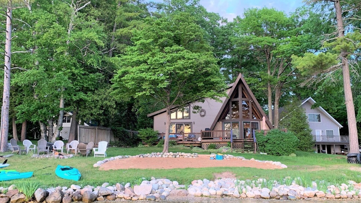 Parrott Point House | Mullett Lake Home - Family Friendly Up North Lake House!
