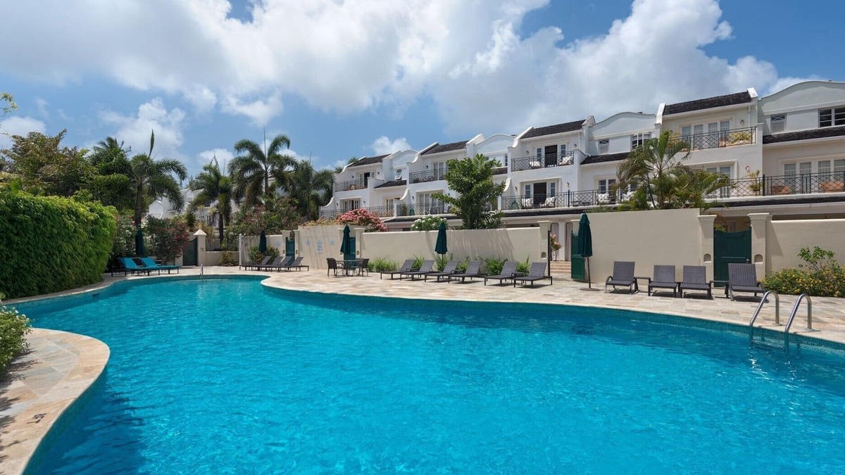 Gibbs Bay Villa | Mullins View Townhouse | a luxury 4-bedroom townhouse close to Mullins Bay Beach