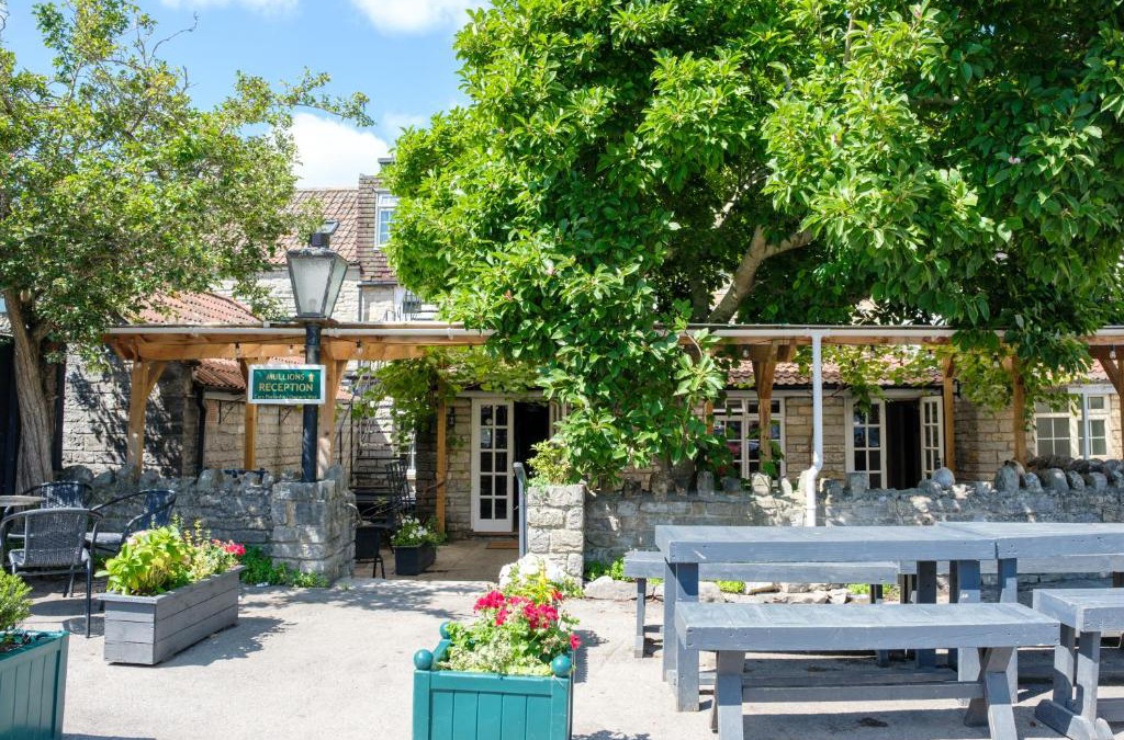 Street Bed & Breakfast | Mullions 51 B&B
