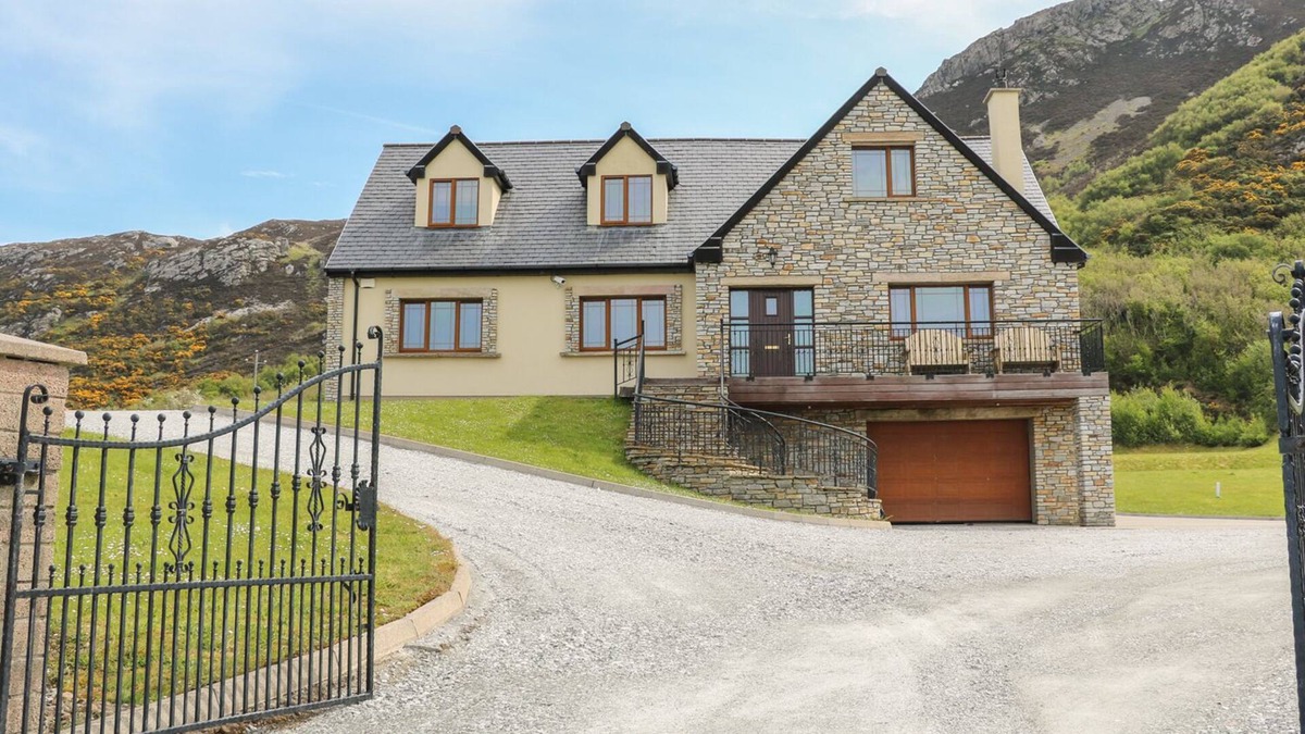 Burnfoot House | MULROY VIEW, pet friendly, with a garden in Kerrykeel, County Donegal