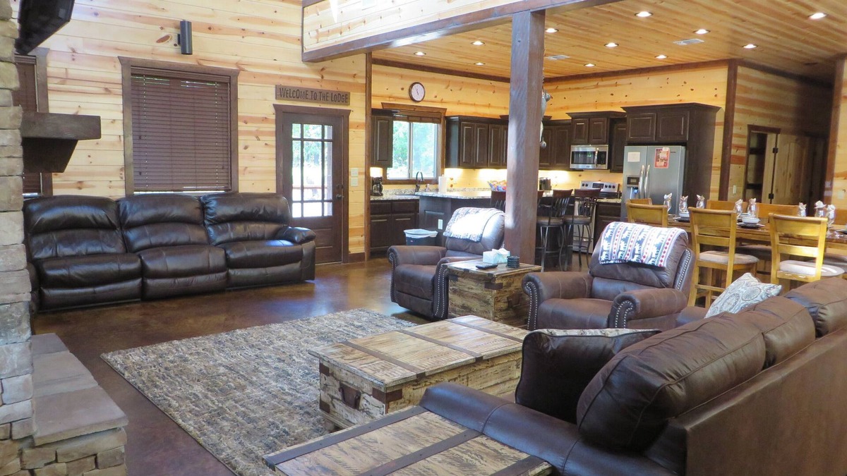 Hochatown Cabin | MULTI-FAMILY LUXURY CABIN~6 MASTERS~3 STORIES~ROOM FOR EVERYONE! SLEEPS 20