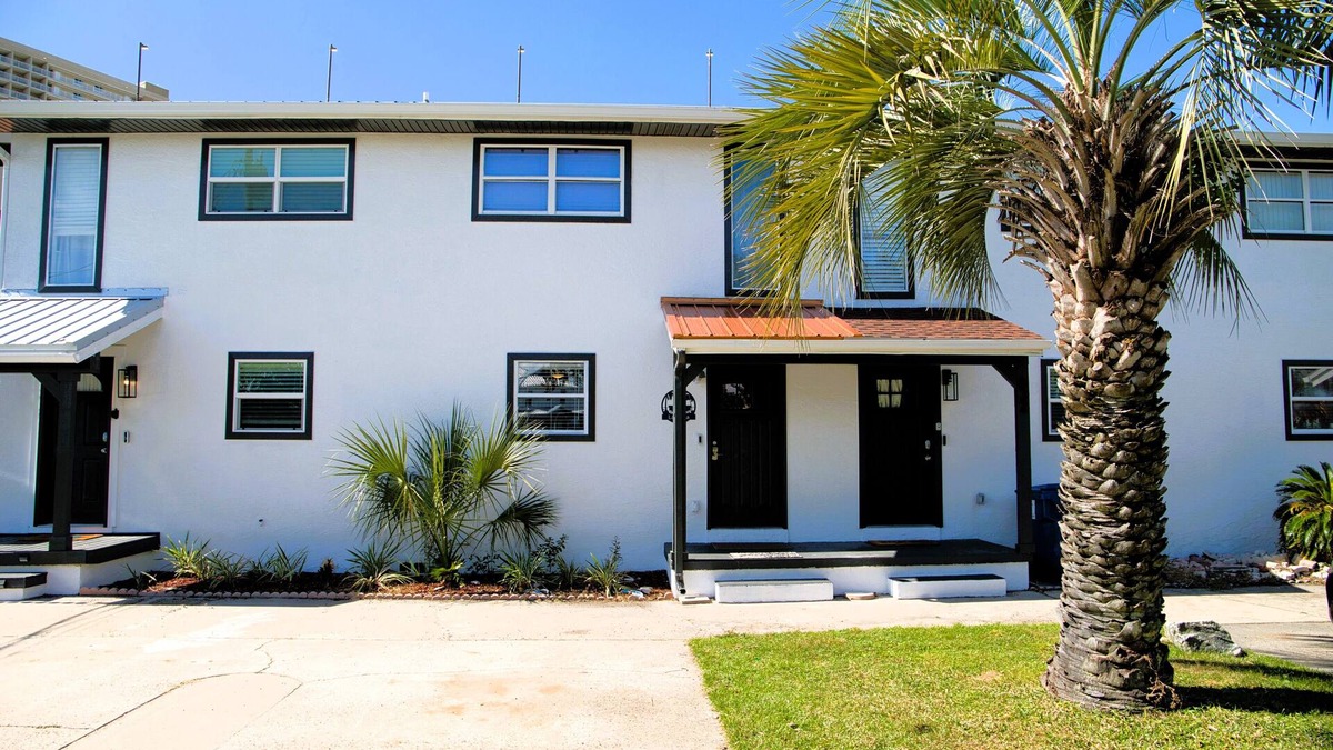 Panama City Beach House | Multi-family Beach Retreat: 2 units+walk to beach+hot tubs+kings+great location