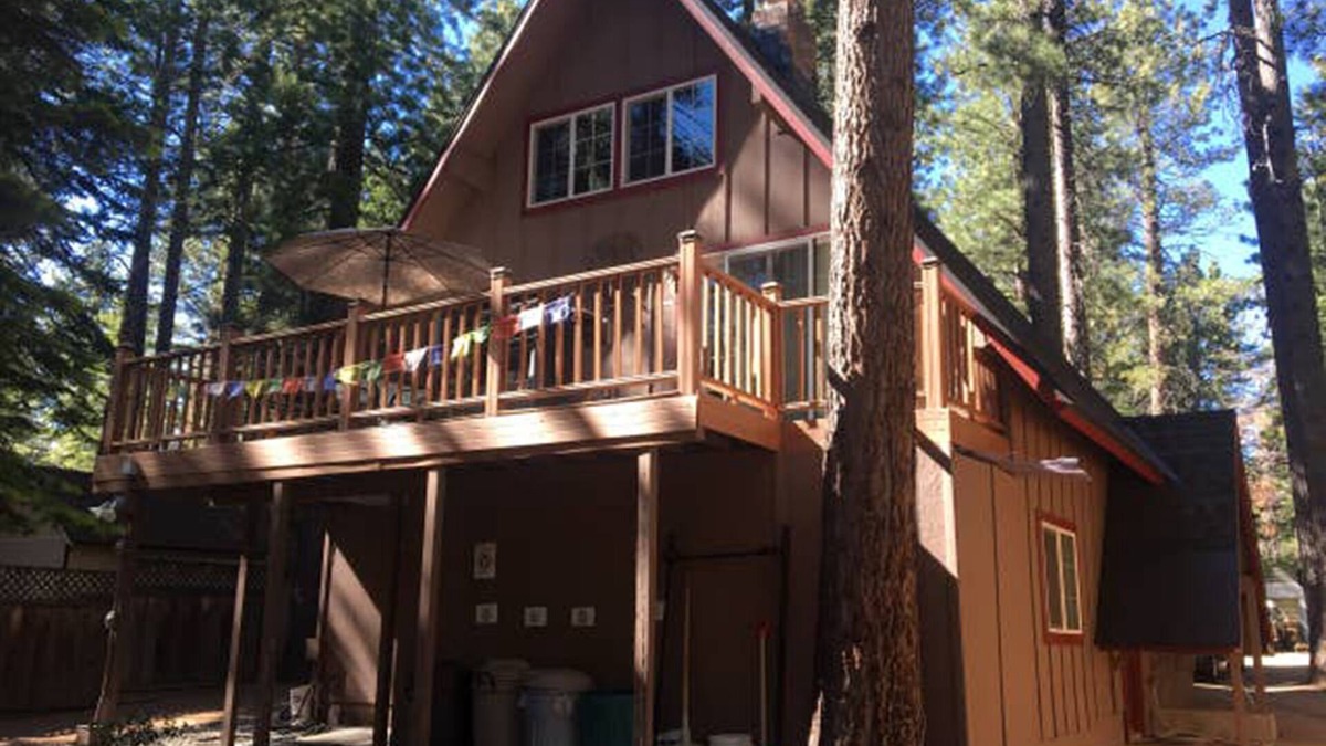 South Lake Tahoe Cabin | Multi-level A-Frame Cabin w/PRIVATE HOT TUB, SAUNA w/HEATED SIDEWALK -Sleeps 8