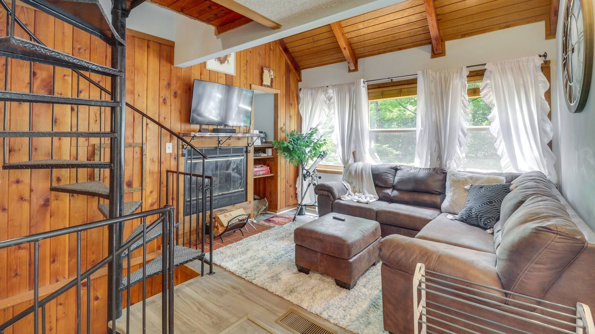 Basye Cottage | Multi-level Basye Cabin: 3 Mi to Bryce Resort!