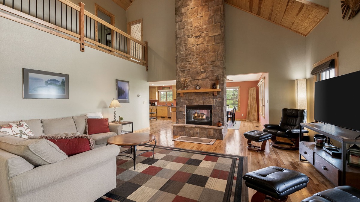 Eureka Springs House | Multi-level home with a game room, washer/dryer, fireplace, deck & central AC