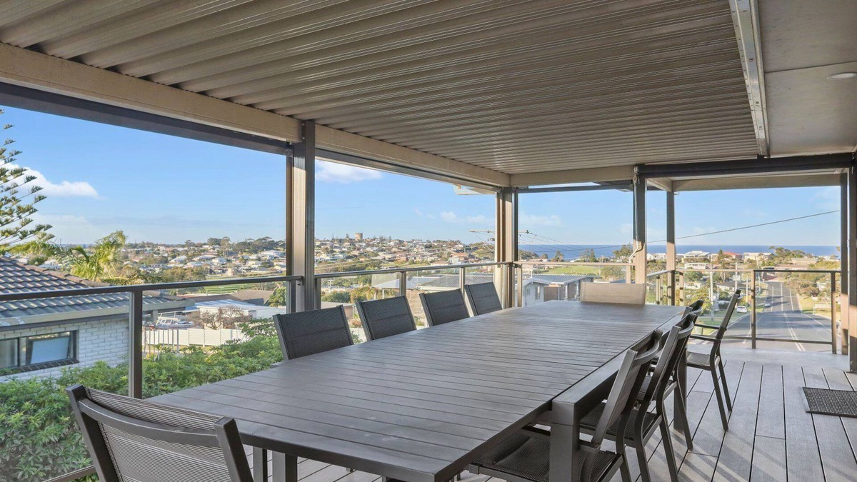 Bermagui House | Mumbulla House 22A Mumbulla Street- Large home with linen