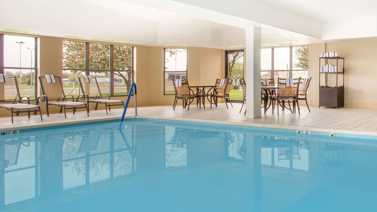 Muncie Hotel | Muncie Place Hotel & Suites