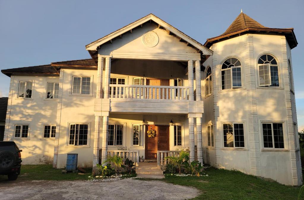 Epworth Villa | Munzel rustic retreat