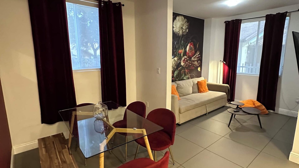 Wynwood Art District Apartment | Muse Stylish Apt 2BR/3BA w/Games Table in Wynwood!
