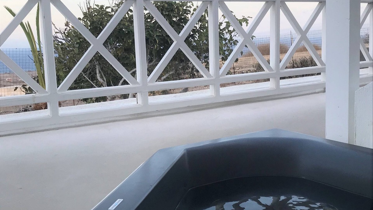 Oia Apartment | Muses Cycladic Suites - Compact Two-Bedroom Apartment with Outdoor Hot Tub