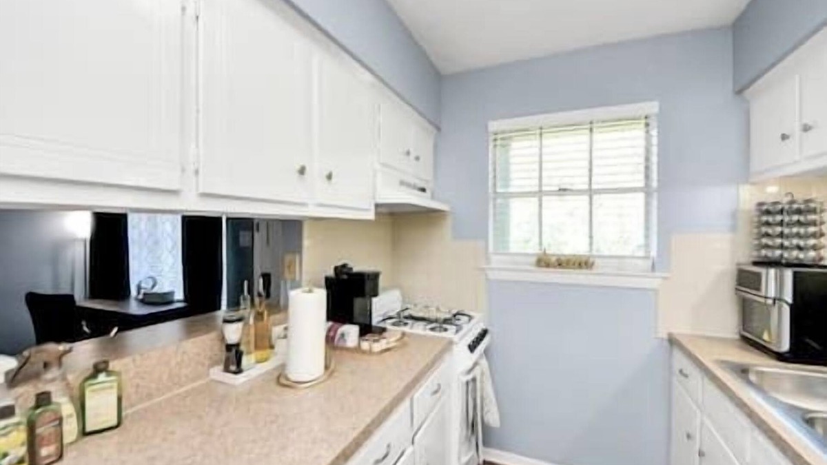 Greenway Plaza-Upper Kirby Apartment | Museum District 1BR | 2nd Floor Walk 2 Parks & Art