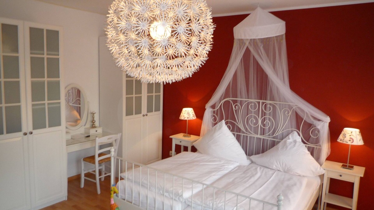 Mitte Apartment | Museum Island and Gendarmenmarkt! Sights on foot, elevator & balcony underground!