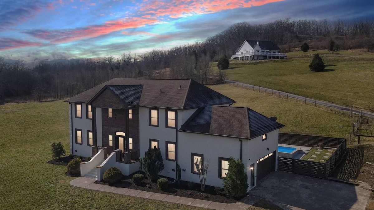 Goodlettsville House | Music City Manor: A Grand Ole Getaway
