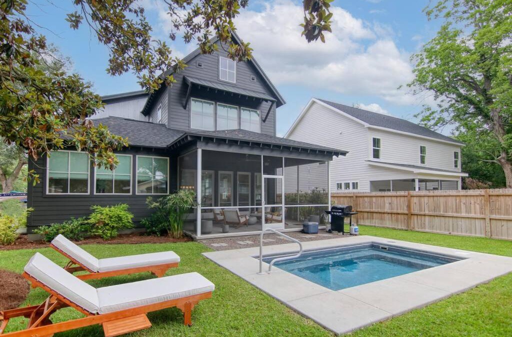 Mount Pleasant House | MUSIC MANOR 3-King Beds w Pool mins to Beach&DT