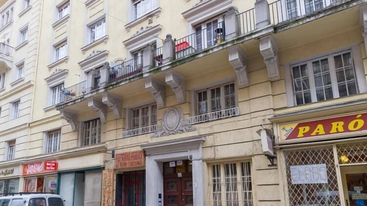 Erzsebetvaros Apartment | Musicians Neighborhood in City Center Budapest
