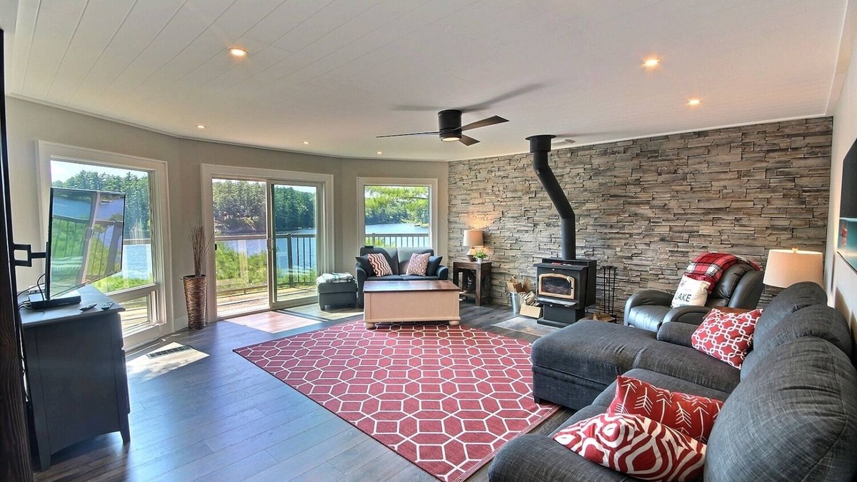 Bala Cottage | Muskoka Cottage on the Moon River