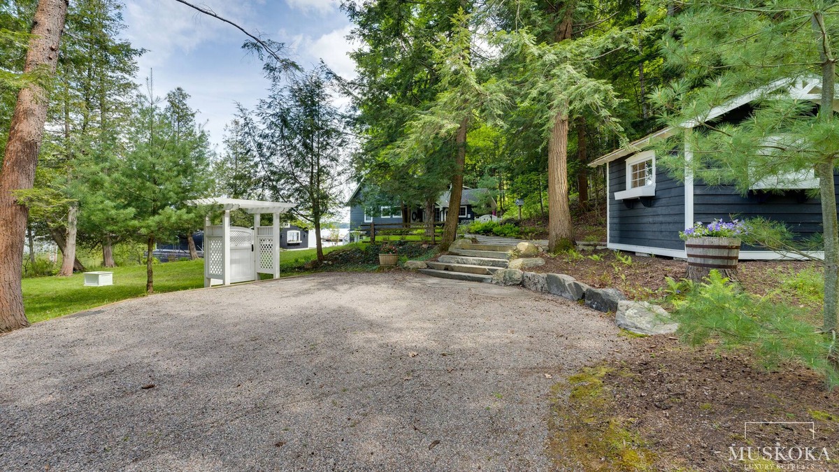 Muskoka Lakes House | Muskoka retreat located in one of the most sought after areas of Muskoka