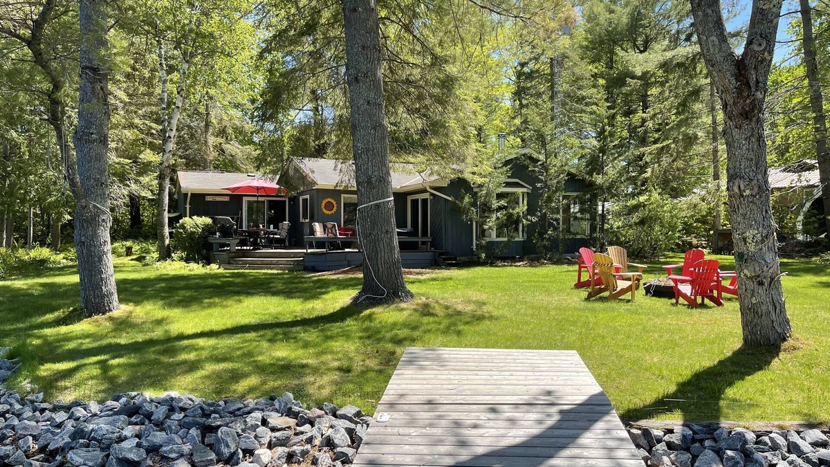 Bracebridge Cottage | Muskoka Waterfront 2 Hours from Toronto, Welcome to Mika's cottage