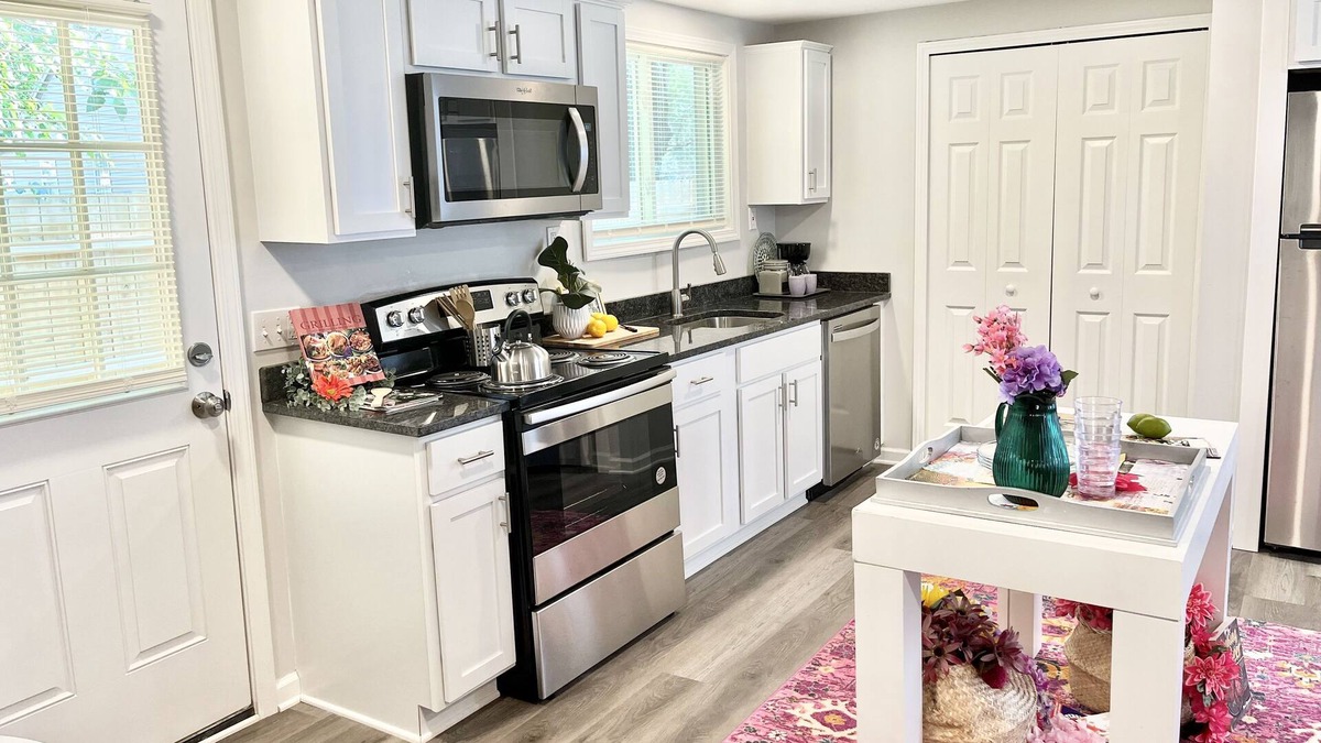 Detroit House | Must Stay 5BD| Full Kitchen| Roku TV| Free Wifi
