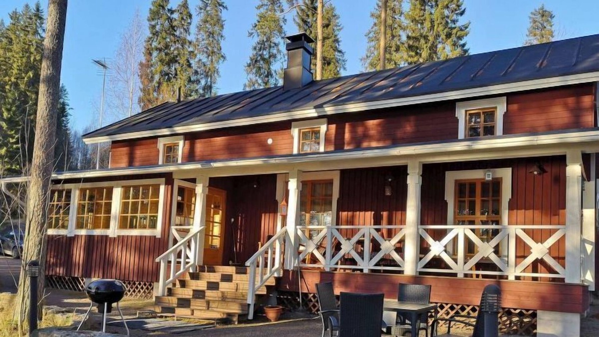 Multia House | Mustalahden makasiini by Interhome