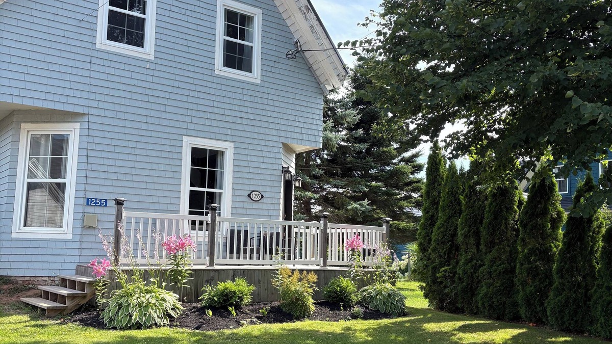 Central Bedeque House | Muttart Heritage House in Historic Bedeque Villagenn