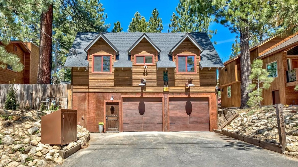 Pioneer Trail House | Mv30 unique Lake Tahoe cabin with great wifi