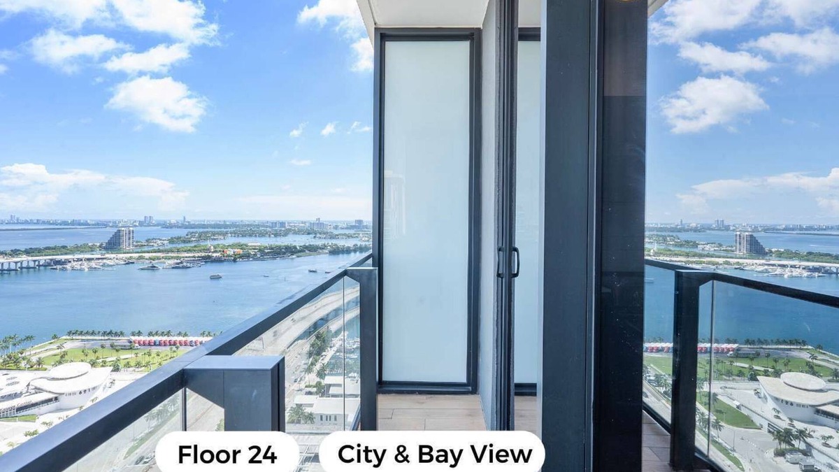 Downtown Miami Apartment | MVR - Studio with Balcony & Ocean Sunrise Views