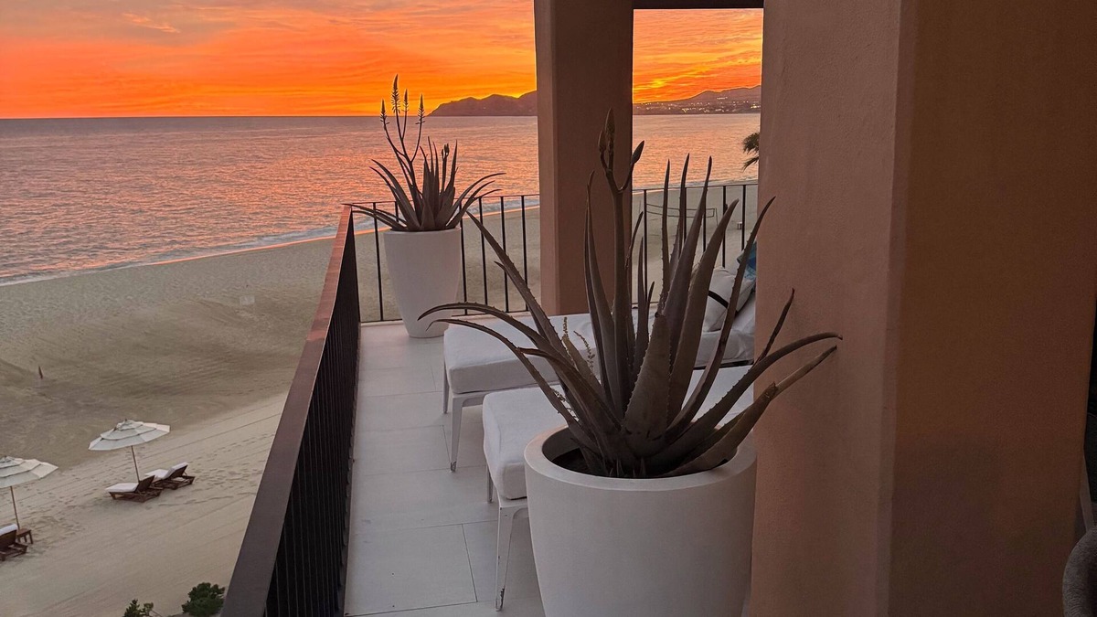 San Jose del Cabo Condo | Fresh & Modern.2 King Primary Suites