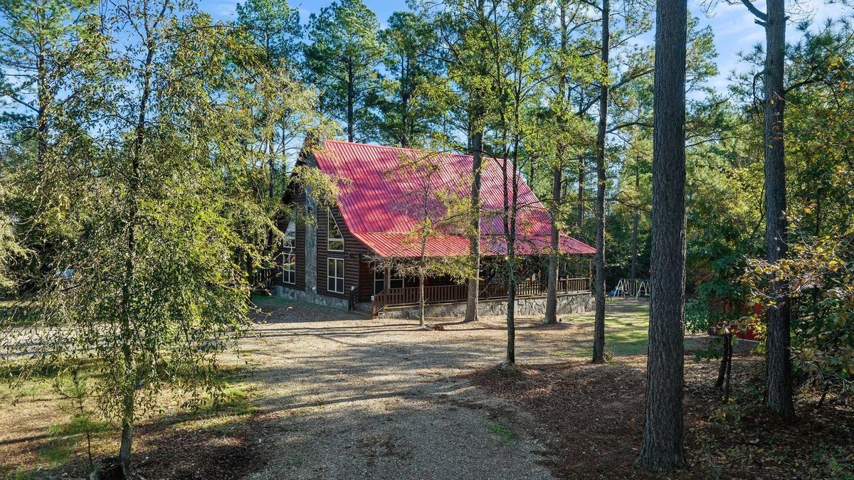 Hochatown Cabin | My Best Friend's Cabin: 2 BR + Loft Game Room, 2 Bath, Sleeps 8