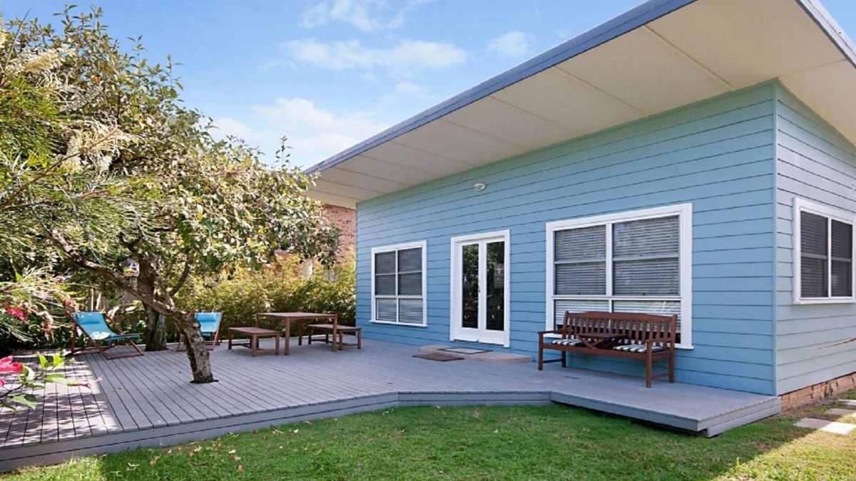 North Creek House | My Blue Heaven - Pet Friendly - Restored 1940's Home Opposite the Beach Pet Friendly