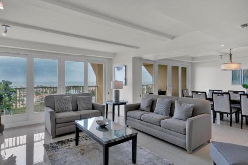 South Padre Island House | My ideal home by the beach! Classy Bayview, beachfront resort, shared pools & jacuzzi