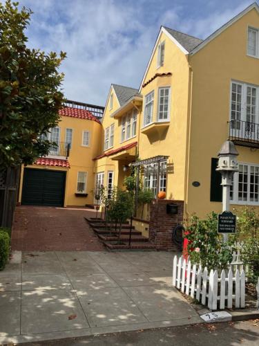 Lake Street Bed & Breakfast | My Rosegarden Guest Rooms