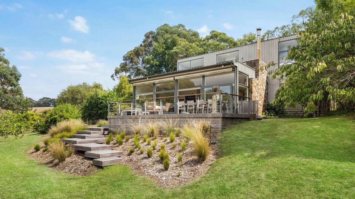 Merricks North House | Myers Road Villa-Solar Pool, Trampoline, Fireplace