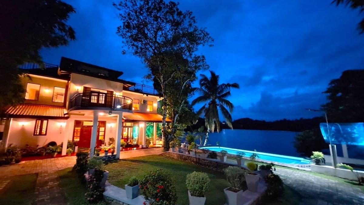 Bandaragama Villa | MYH - Lake Front Pvt Villa with Staff and Includes FREE Breakfast of your choice
