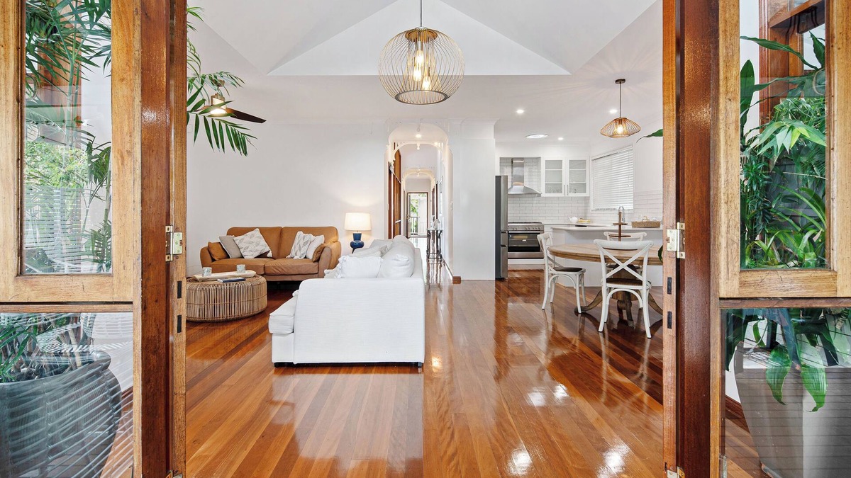 Bardon House | Myriams Cottage Pool house in Bardon executive private gorgeous bathroom