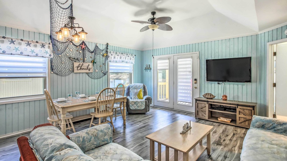 Myrtle Beach Cottage | Myrtle Beach Cottage, Walk to Pools + Beach!