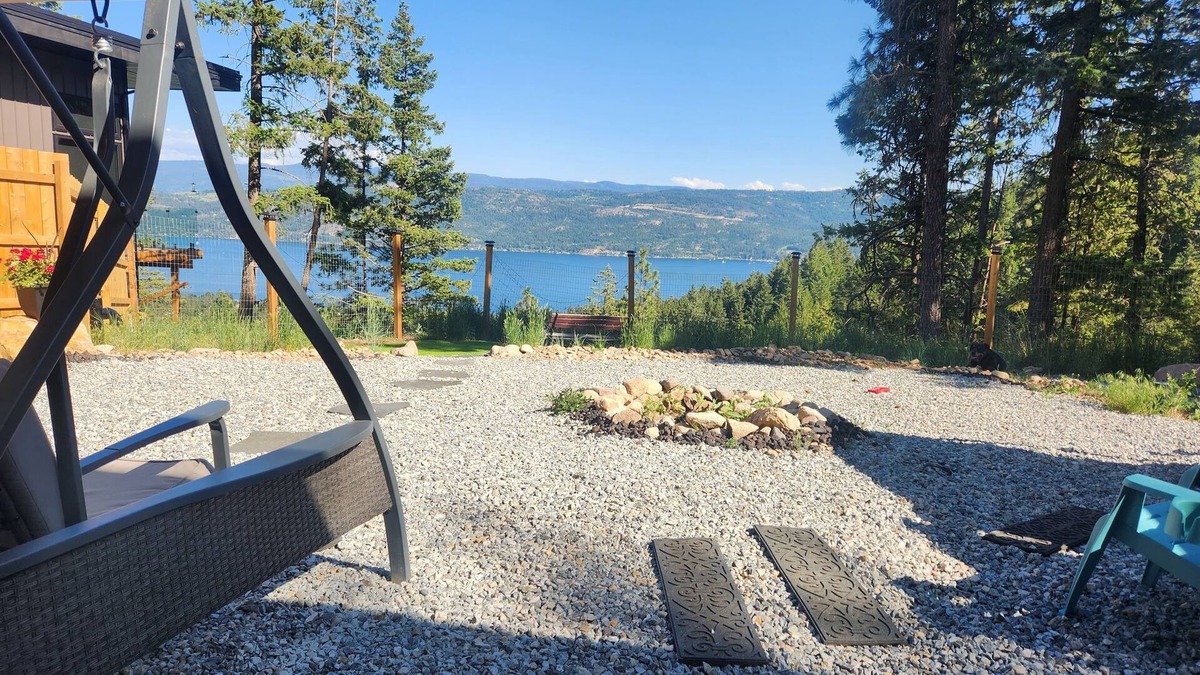 Central Okanagan House | Mystic Lakeview Escape: Embrace nature's beauty & wildlife from mountain heights