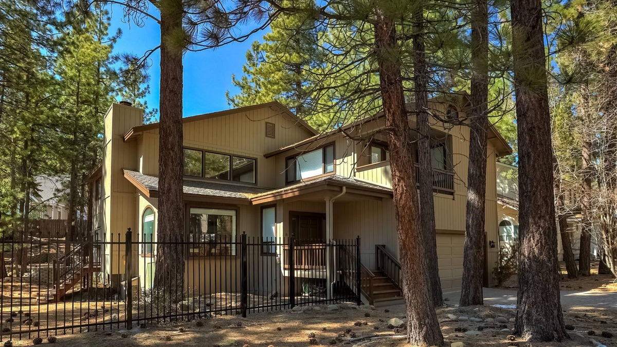 Lower Kingsbury Condo | Mystic Pine -30+ day rental