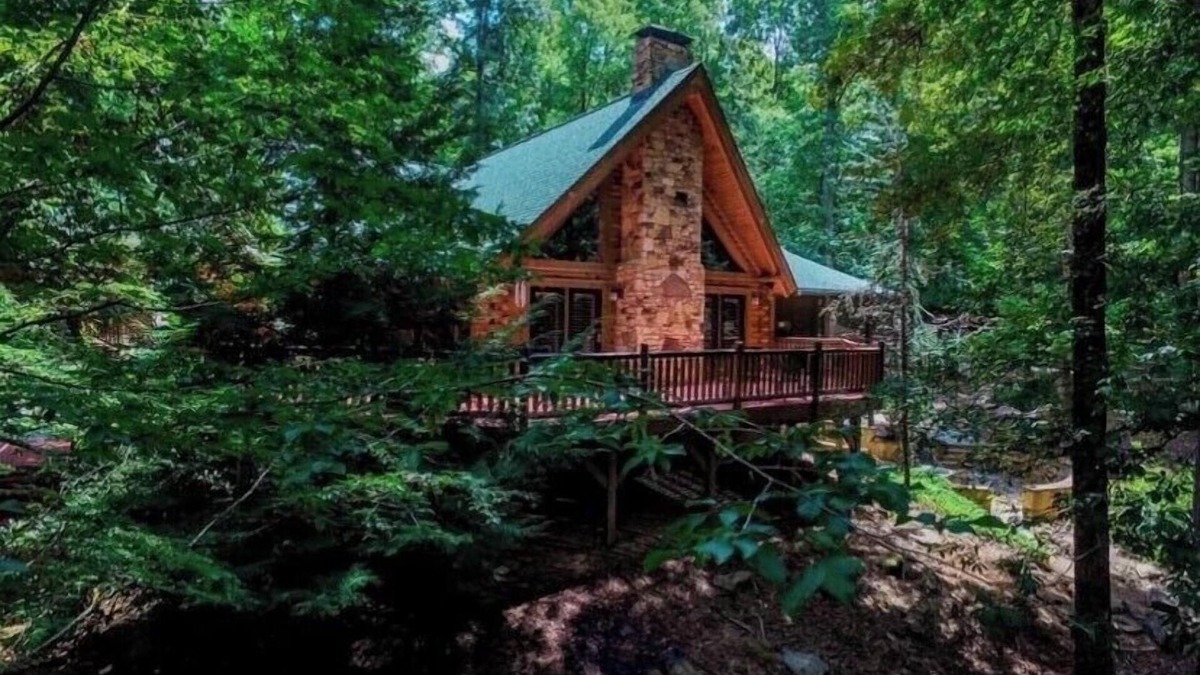 Hillsborough Cabin | Mystical Retreat 10+Acres Close to Hillsborough,Chapel Hill & Durham