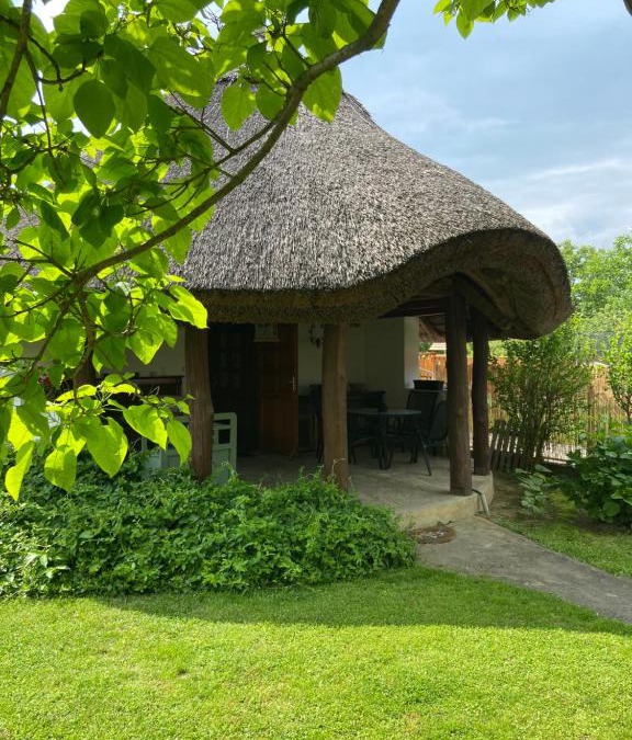 Balatonkeresztur House | Nádfedeles Házikó