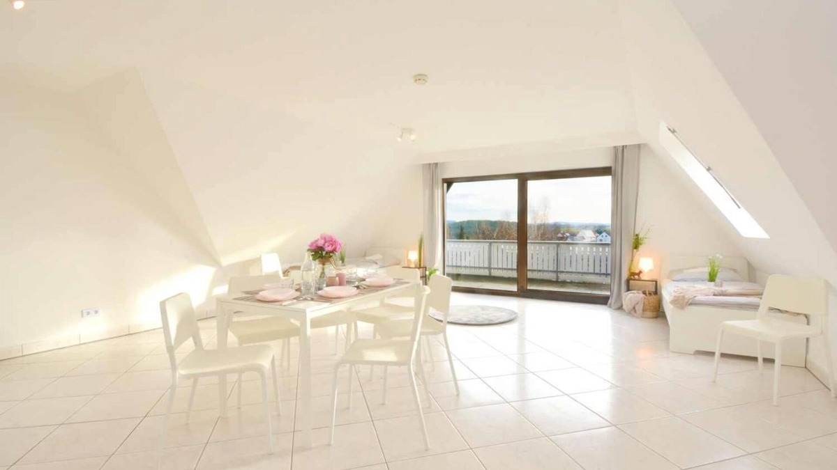 Simonshofen Apartment | Nü09 - Schöne Ferienwohnung mit Balkon in Lauf an der Pegnitz bei Nürnberg, 110qm, 4 Zimmer, Max. 8 Personen