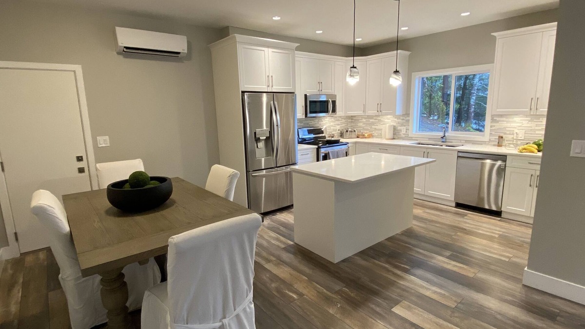 Youbou House | "Charming 3-Bedroom Cowichan Lake Cottage Getaway!"