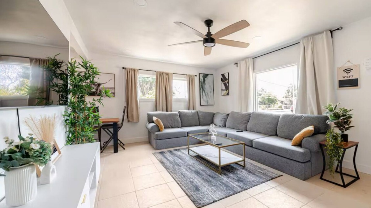Harbor House | n“Charming 3BR Retreat-Family-Friendly-Near Top Attractions!