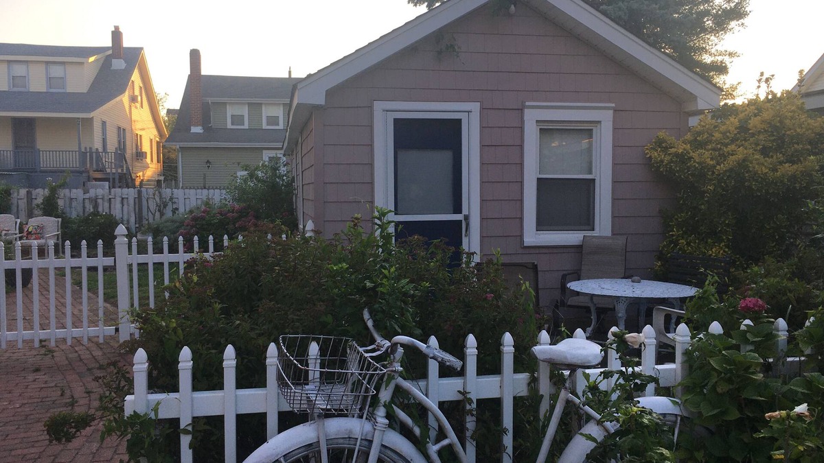 Cape May - Wildwood Cottage | N. Wildwood Beach Cottage 3 blocks to beach & 2 blocks to the bay!