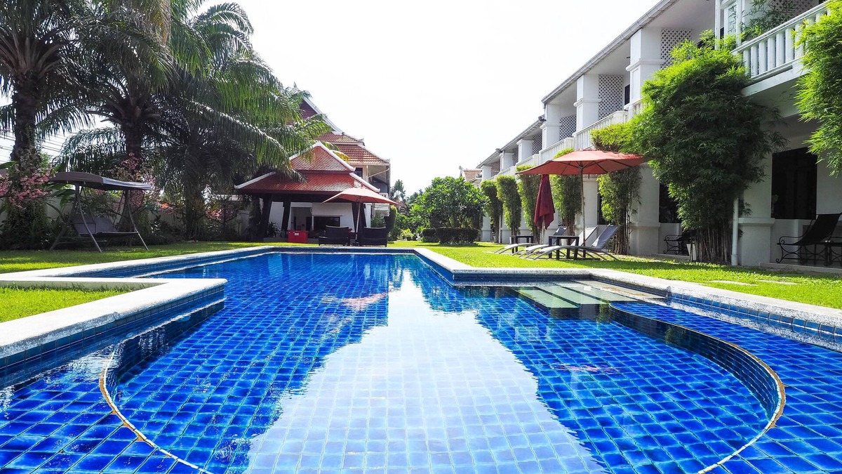 Na Chom Thian Resort | Na Jomtien 20 BR Resort Near Beach for 20 People