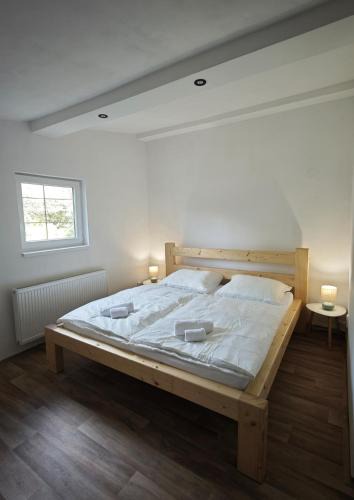 Nepomuk House | Na Samotě u tratě