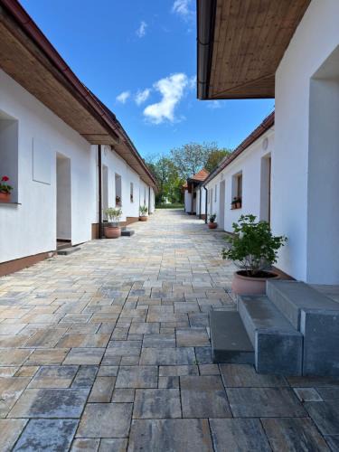Abelova House | Na spoločnom dvore